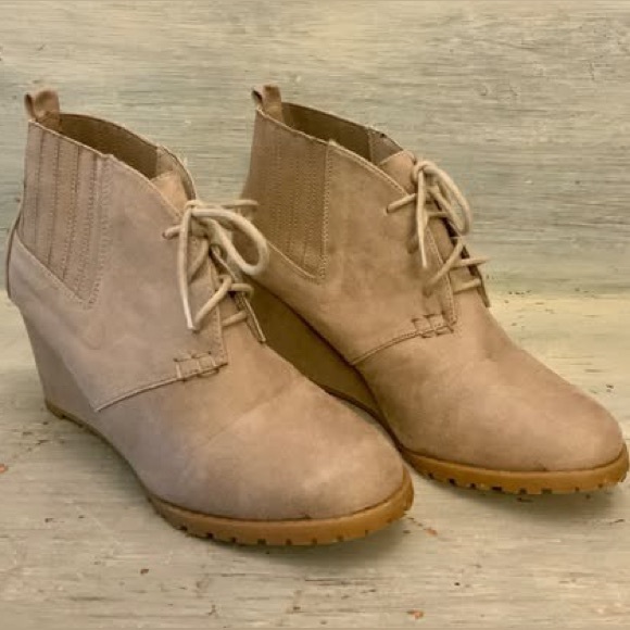 Rampage Shoes - Rampage Faux Suede Leather Wedge Ankle Booties Size 8 Tan Lace Up Good Condition